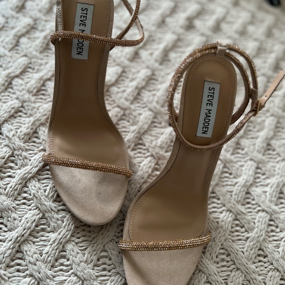 GOLD SHOES - Picture 4 of 6